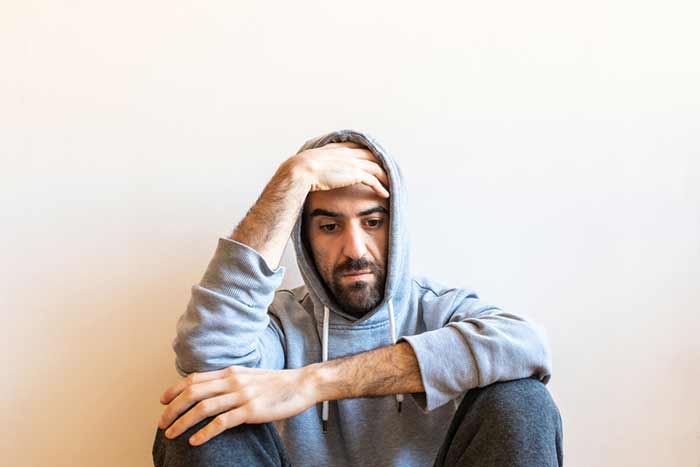 مرد مجرد ناراحت