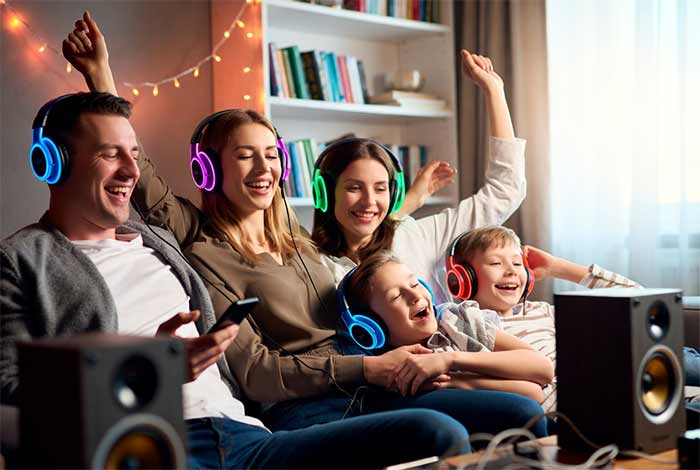 آداب معاشرت موسیقی شاد گوش دهید