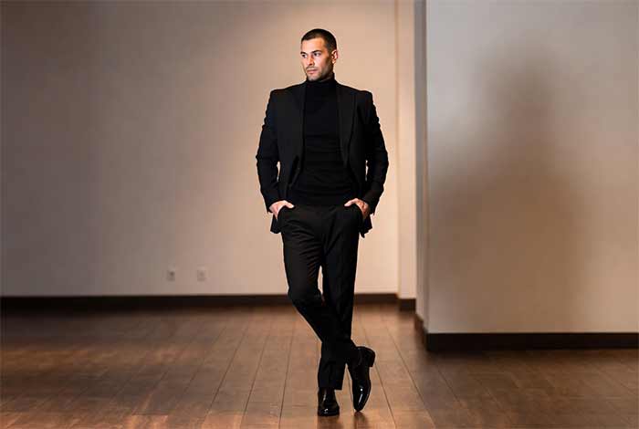 تیپ مشکی کامل با یقه‌اسکی