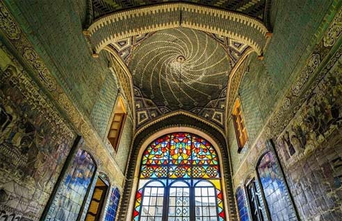 سفرو گردشگری تکیه معاونالملک؛ جلوه معماری تاریخی در شب